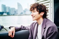 オンラインツアー「俳優 小関裕太と行く！横浜オンラインデート」より。