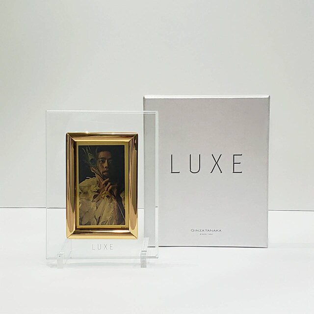 「LUXE」の純金プレート。