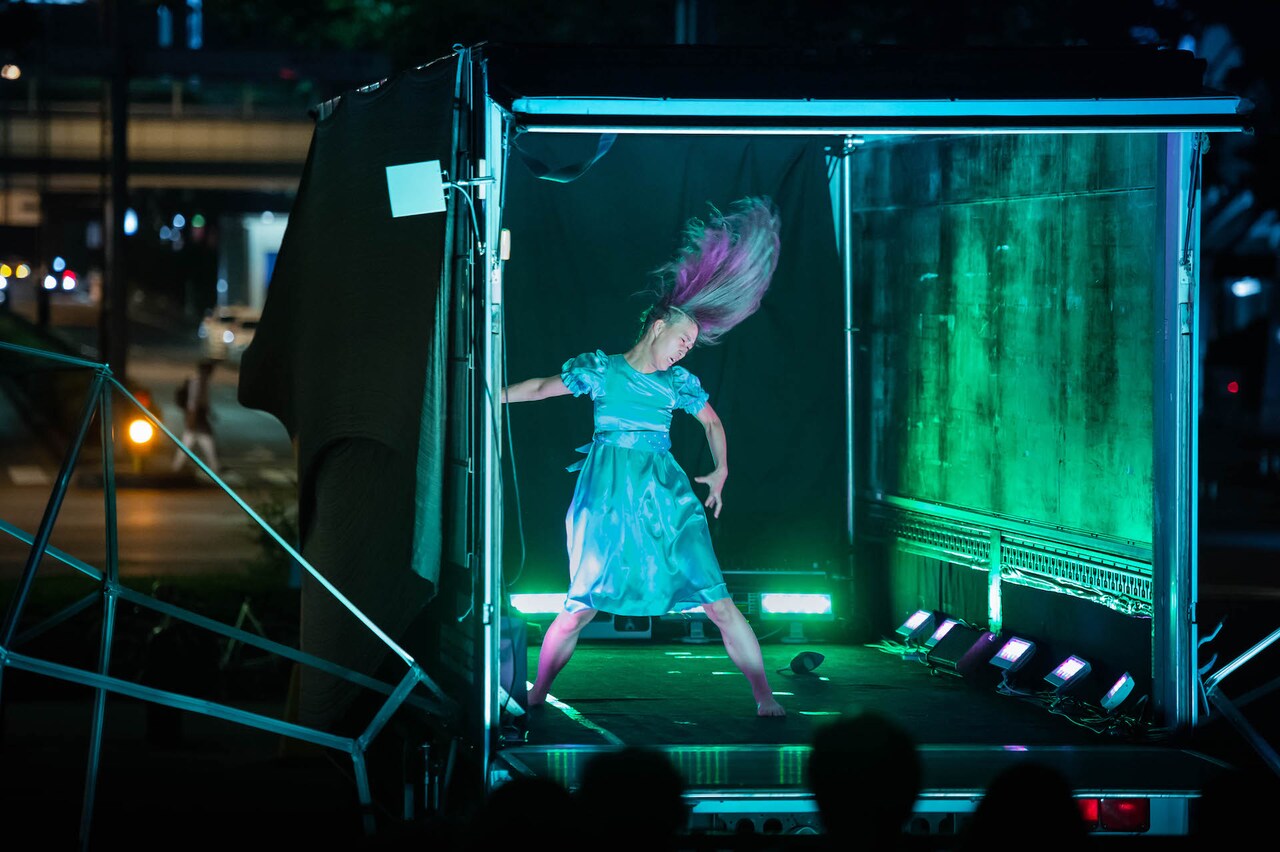トラックの荷台を舞台に「DANCE TRUCK TOKYO」が立川・東大島・中野で