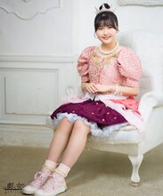 岡村美波扮するユッコ。