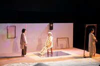 「かがみ まど とびら」より。（撮影：井上佐由紀）