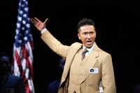 ミュージカル「ミス・サイゴン」より、岡幸二郎扮するジョン。（写真提供：東宝演劇部）