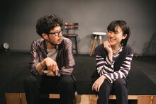 コンプソンズ 第7回公演「何を見ても何かを思い出すと思う」より。（撮影：コムラマイ）