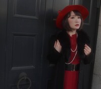 今井桃子の扮装ビジュアル。