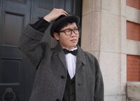 泉侃生の扮装ビジュアル。