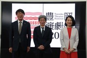 「豊岡演劇祭2021」記者会見より。左から中貝宗治豊岡市長、平田オリザ、相馬千秋。
