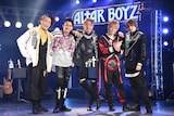 「ALTAR BOYZ（アルターボーイズ）」ゲネプロ前に行われたフォトセッションの様子。左から浅川文也、中河内雅貴、東山義久、植木豪、良知真次。