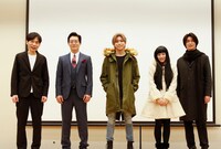 左から板倉俊之、山口大地、高橋祐理、向井葉月、天野浩成。