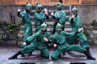 「ミュージカル『忍たま乱太郎』第11弾再演 ～忍たま 恐怖のきもだめし～」フォトセッションより。（撮影：田中亜紀）