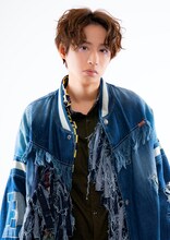 前山剛久のイメージビジュアル。