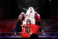 舞台「文豪ストレイドッグス DEAD APPLE」より。