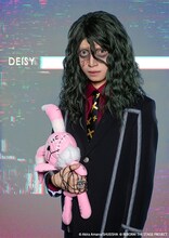 とまん扮するデイジー。