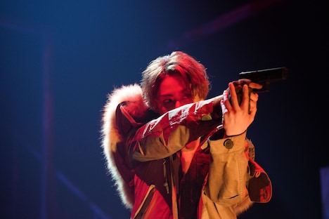 「FICTIONAL STAGE『亡国のワルツ』」より。（撮影：金丸圭）