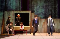 「舞台『ROAD59 -新時代任侠特区-』摩天楼ヨザクラ抗争」より。(c)bushiroad / 曳野若菜