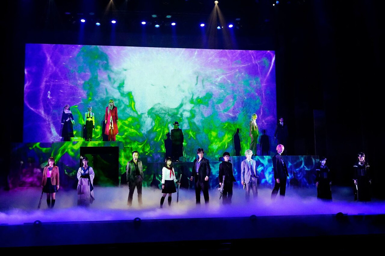 「舞台『ROAD59 -新時代任侠特区-』摩天楼ヨザクラ抗争」より。(c)bushiroad / 曳野若菜