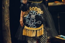 ロロ「いつだって可笑しいほど誰もが誰か愛し愛されて第三小学校」より。（撮影：伊原正美）