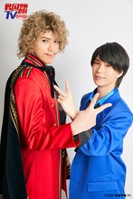 左から加藤将扮する織田信長、木津つばさ扮する森蘭丸。