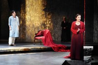 「フェードル」より。（撮影：田中亜紀）