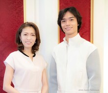 左から安蘭けい、東京バレエ団の柄本弾。