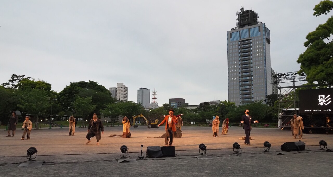 「ふじのくに→せかい演劇祭」が「三文オペラ」で開幕、宮城聰「生身の肉体と向き合って」