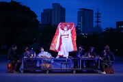 野外劇「三文オペラ」より。 (c)猪熊康夫