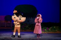 「おしりたんていミュージカル～むらさきふじんのあんごうじけん～」より。