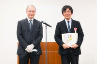 左から小田島恒志、鵜山仁。（撮影：山本未紗子）