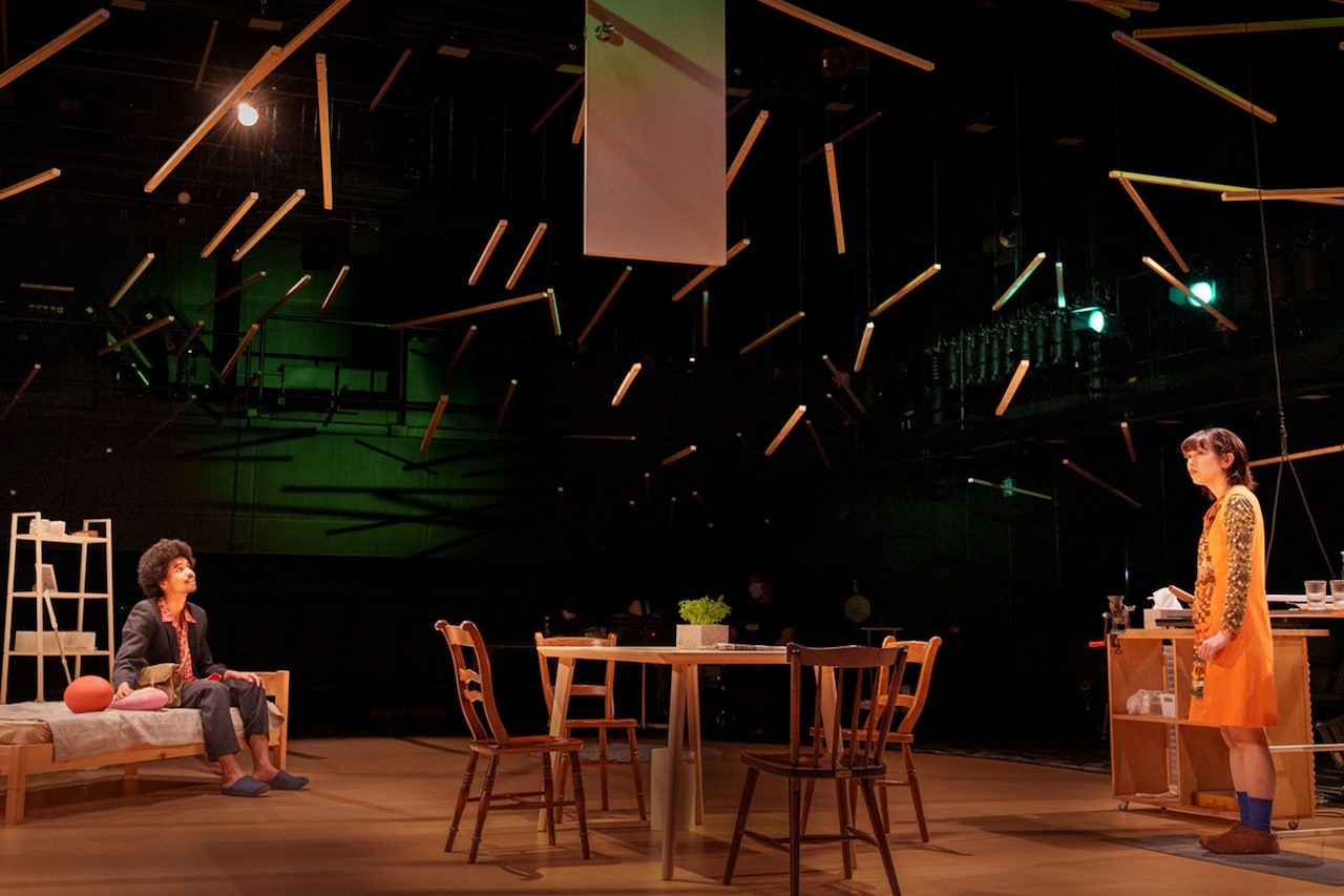 “虚構のような現実”乗り越えるために、ヌトミック＋細井美裕「波のような人」開幕