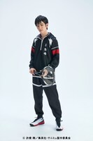 Rayshy扮する森辰徳。