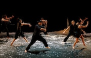 KAAT DANCE SERIES
Cross Transit project「土の脈」より。(撮影:大洞博靖)