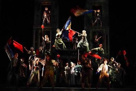 舞台「サンソン」より。（撮影：田中亜紀）