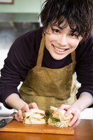 飯山裕太1st写真集「foodie」より。