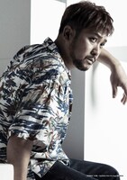 冨田昌則扮する伊部俊一。