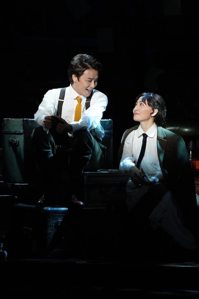 ミュージカル「ダディ・ロング・レッグズ」より、ジルーシャ・アボット役の坂本真綾（右）と。（写真提供：東宝演劇部）