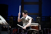 「ワン・アース・ツアー～鼓」より。（撮影：岡本隆史）