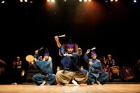 「ワン・アース・ツアー～鼓」より。（撮影：岡本隆史）