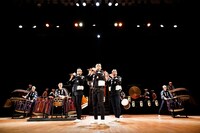 「ワン・アース・ツアー～鼓」より。（撮影：岡本隆史）