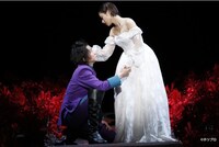 彩の国シェイクスピア・シリーズ第37弾「終わりよければすべてよし」より。（撮影：渡部孝弘）