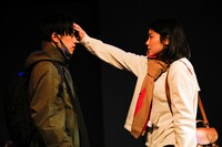 劇団競泳水着 第20回公演「夜から夜まで」より。（撮影：下田直樹）