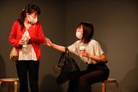 劇団競泳水着 第20回公演「夜から夜まで」より。（撮影：下田直樹）