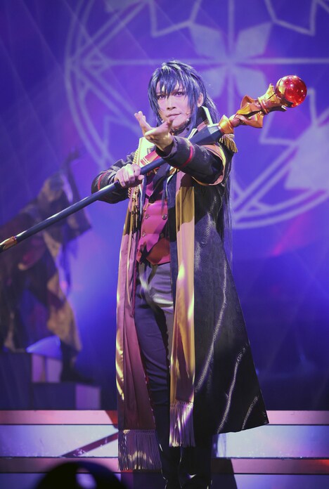 丘山晴己演じるオズ。