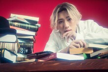 鈴木遥太扮する谷川。