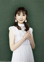 愛原実花扮するモエ。