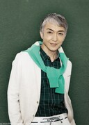 舘形比呂一扮するアヤセ。