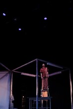 ゆうめい「姿」より。（撮影：佐々木啓太）