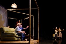 ゆうめい「姿」より。（撮影：佐々木啓太）