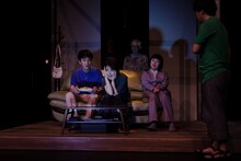 ゆうめい「姿」より。（撮影：佐々木啓太）