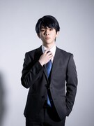 野口準扮する橘直人。