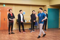 「オリジナルミュージカルコメディ 福田雄一×井上芳雄『グリーン&ブラックス』」#50より。