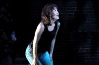 劇団青年座 第245回公演「アルビオン－白亜の地イングランド」より。（撮影：坂本正郁）